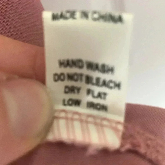 Iris pink blouse with eyelet lace sleeves and trim detail size 1X - Picture 4 of 8